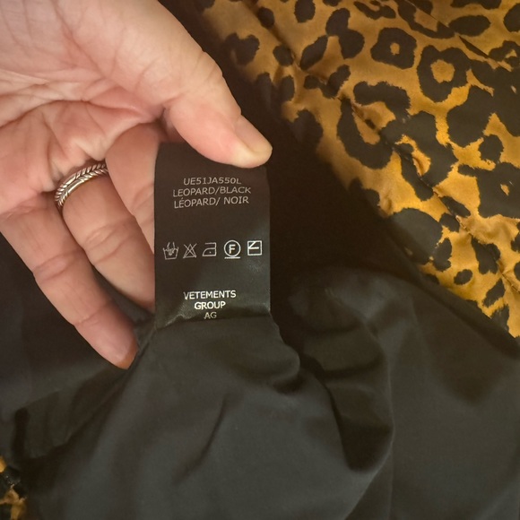 Vetements Logo Limited Edition Leopard Puffer Jacket Coat - Picture 14 of 16